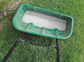 drop spreader with fertilizer